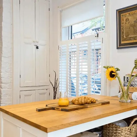 1bdr Didsbury Loft With Parking And Outdoor Space Апартаменты *