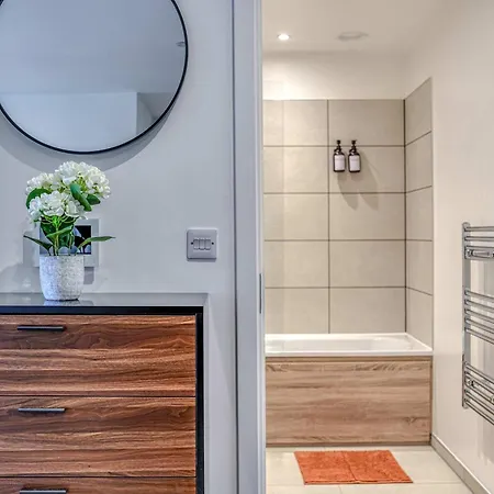 2-br View - Near Salford Royal Manchester