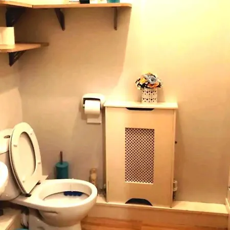 2-bed Sleeps 4 On-site Parking Daire