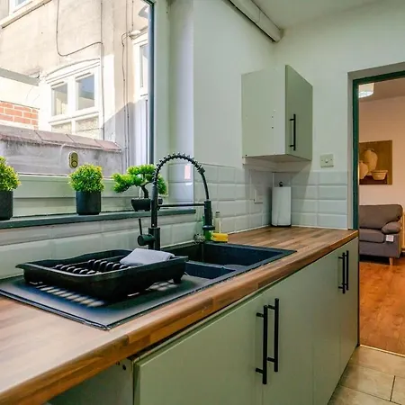 Tallis House, Near Centre, Sleeps 8 By Nmb مانشستر