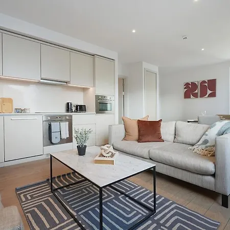 Stylish And Spacious 2 Bedroom 2 Bathroom