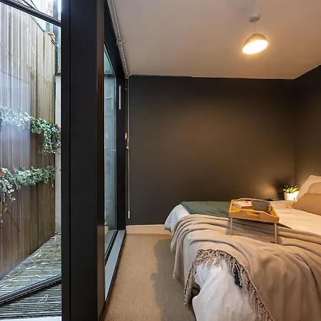 Apartment Stylish & Modern 3br - Garden, Parking & Ps5 *