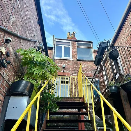 Vibrant 3 Bedroom Art Duplex Spacious & Unique