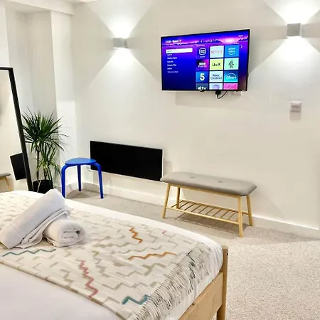 3 Bedroom Penthouse Roof Garden Parking Canal