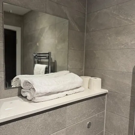 Luxury With Gym & Parking * Manchester