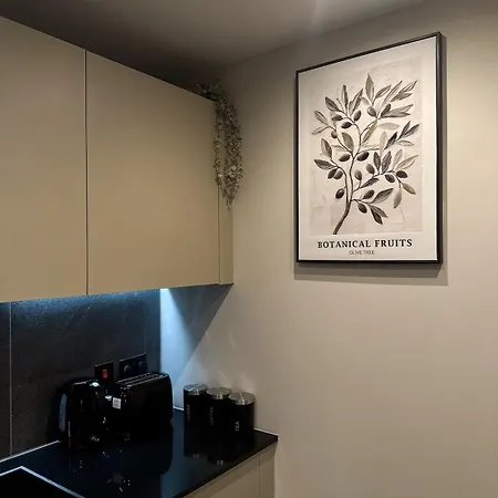 2bed With Balcony & Views Centre