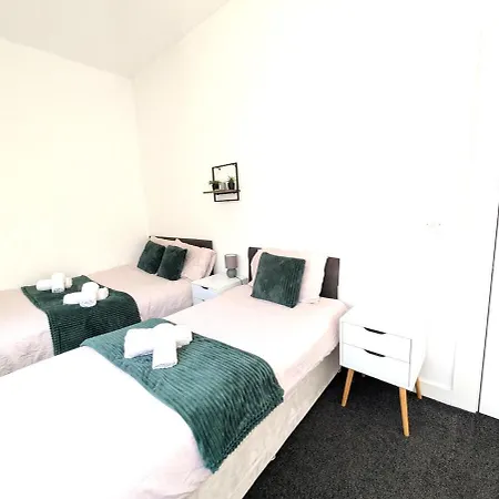 Spacious And Modern 2br - Free Parking דירה