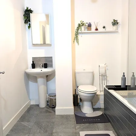 Spacious&modern 2br - Free Parking *