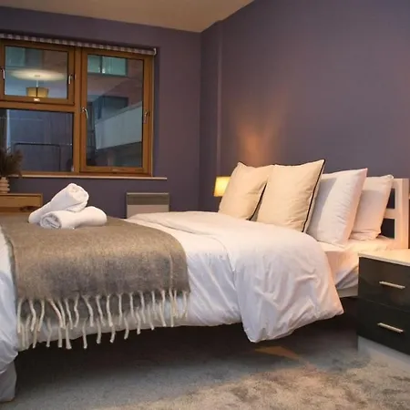 Spacious 2bdr By Torr Group Short Lets & Serviced With Free Underground Allocated Parking *