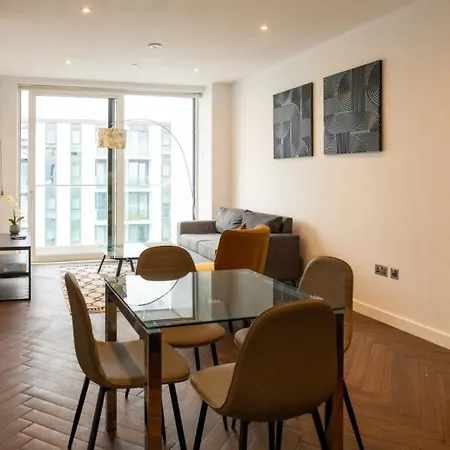 Salford Skyline At Media * Манчестер