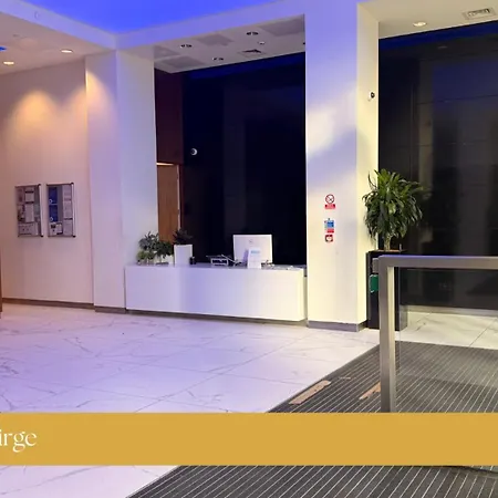 Апартаменты Salford Skyline At Media *