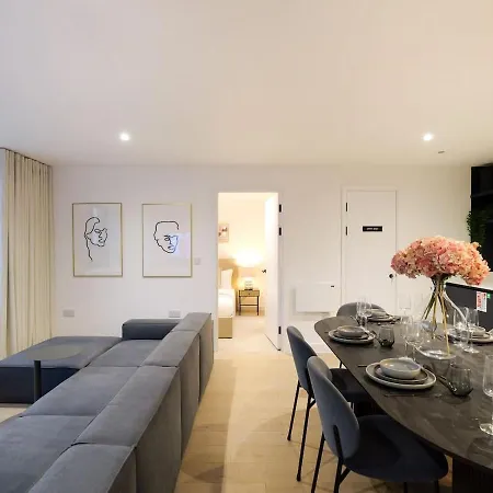 Juniper At The Heim * Manchester