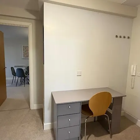 Lux Livin' - Luxury 5 Bed Centre *