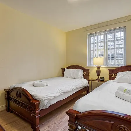 Spacious Free Parking Victoria Park - Pass The Keys Apartament