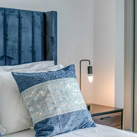 1-br Flat In Eccles - 1 Minute Walk To Train & Tram Station - Sleeps 3 Mánchester