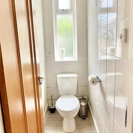 Apartment Spacious 2-bed Near Centre *