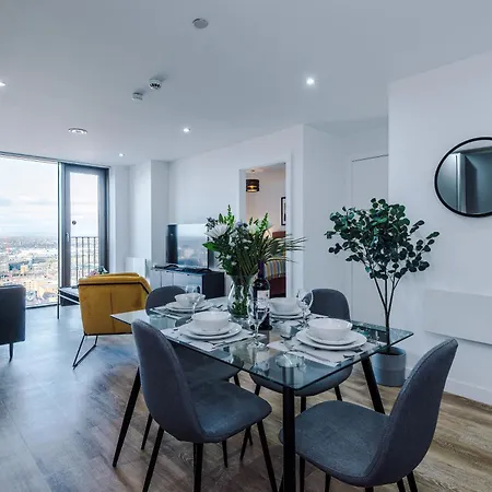 View With Pool شقة *