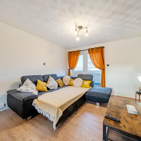 Apartamento Stylish Urban Escape With Free Parking In