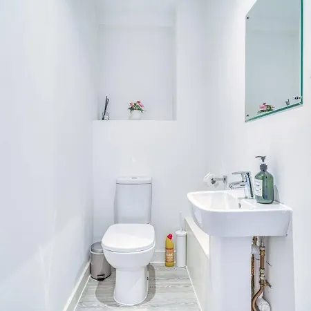 2-bed Modern Salford - Near Centre Apartament