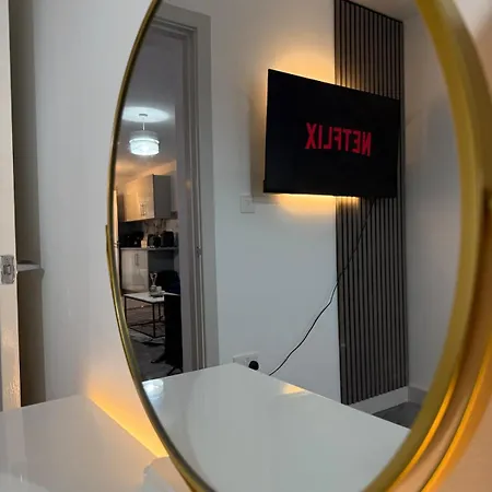 דירה The Royal 1br Near Etihad Stadium & Coop Live מנצ'סטר