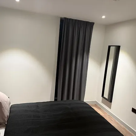Modern 2br In Piccadilly Apartment