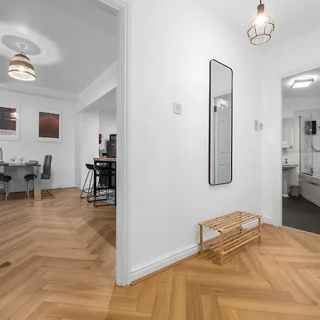 3 Bed Oxford Road Flat Centre *