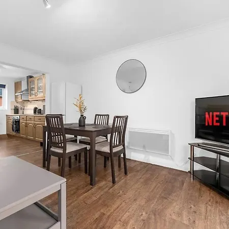 Modern 2 Bed Apartment, Salford Quays, Parking Apartmán *