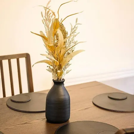 Modern 2 Bed Apartment, Salford Quays, Parking *