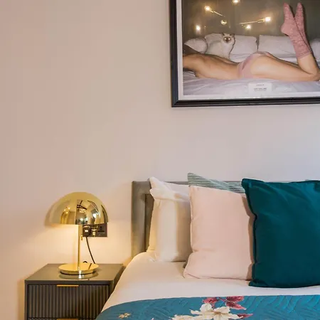 Apartman Spacious 3-bed Retreat - Modern & Super Manchester