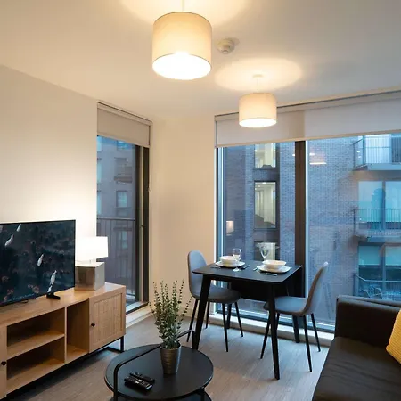 Daire Bright 1 Bed In W Balcony