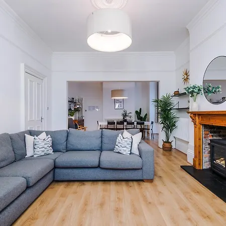 Perfect Getaway At Smedley House * Manchester