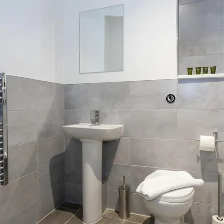 Modern With Balcony In Appartamento Manchester