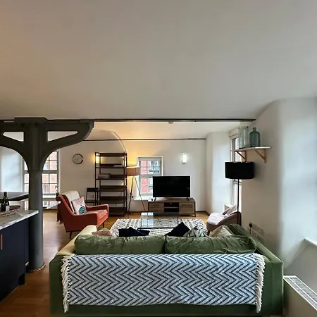 Royal Mills 2br By Torr Group Short Lets & Serviced With Free Wifi Apartment *