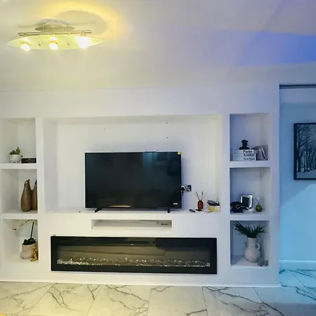 Des House *