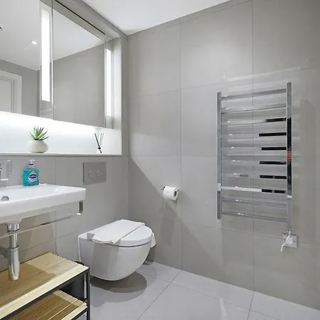 Tranquil & Modern One Bedroom Apartamento