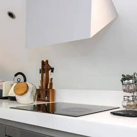 Stylish & Modern 3br - Garden, Parking & Ps5