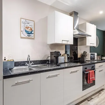 The Haven - 2 Bed Cozy - Sleeps 6 - Private Parking 맨체스터