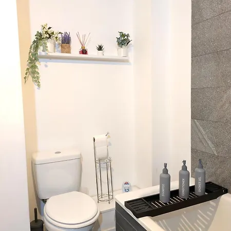 Spacious&modern 2br - Free Parking *