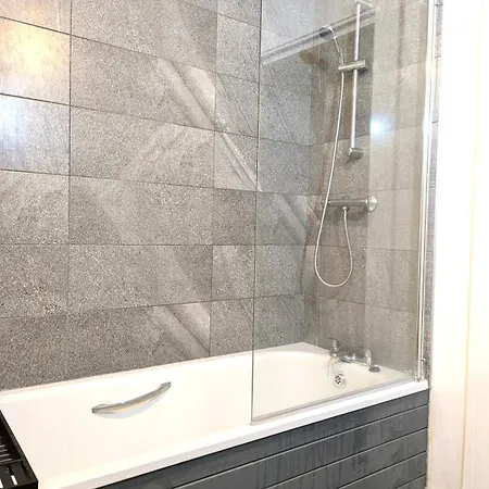 Spacious And Modern 2br - Free Parking מנצ'סטר