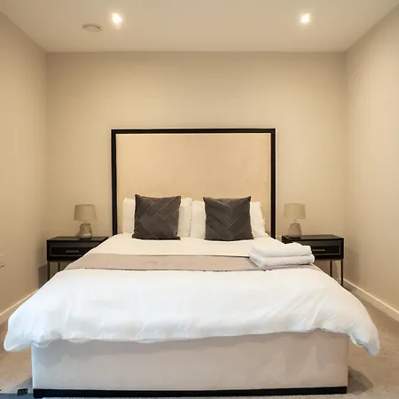 Equinox 5 Mins From Victoria Station *