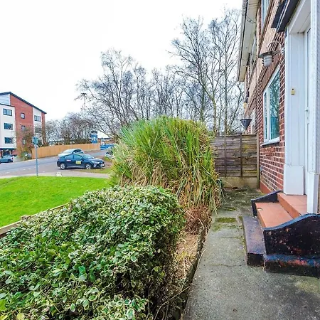 Stylish Home, Sleeps 7, Pool Table, Free Parking, Free Wi-fi, Full Kitchen, Perfect For Groups Appartamento *