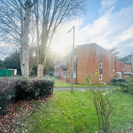 Luxury 2-bed Apartment,office With Built-in Tv King Bed, Private Entrance And Free Parking * Mánchester