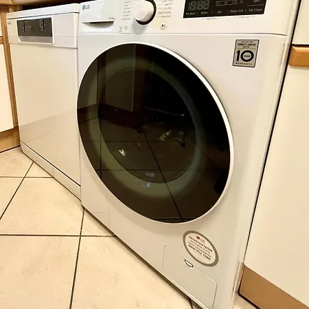 Cosy 2-bed Flat In The Heart Of Prestwich Village Apartment *