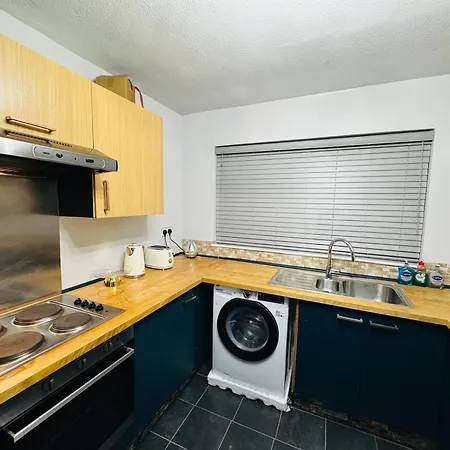 Luxury 2-bed Apartment,office With Built-in Tv King Bed, Private Entrance And Free Parking Manchester