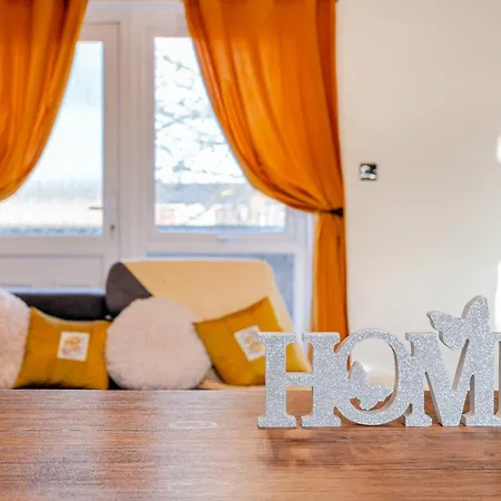 Stylish Urban Escape With Free Parking In Apartment Manchester