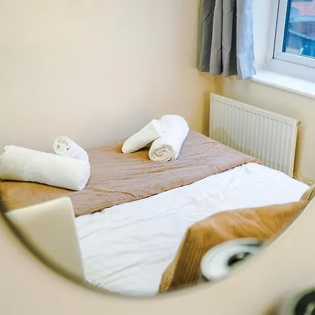 Daire The Lawnswood - Stylish & Spacious Near Centre & Etihad - Ideal For Business Or Work - Presented By Parydise *