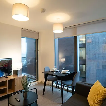 Bright 1 Bed In W Balcony Daire *