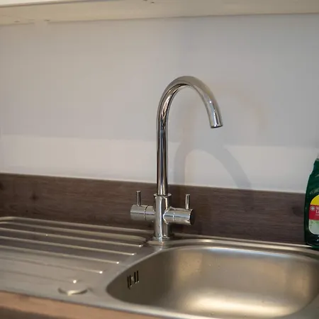 Bright 1 Bed In W Balcony