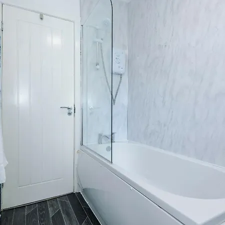 2bdr Droylsden House In With Wparking Appartement *