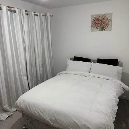 Des House מנצ'סטר